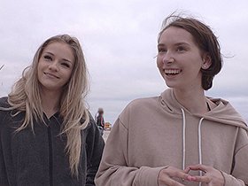 マイアミでナンパしたノリ最高の女子大生2人がHな話で盛りあがりオマ〇コぬるぬる絶頂の一緒に仲良くAVデビュー スカーレット&ナタリー サンプル動画サムネイル